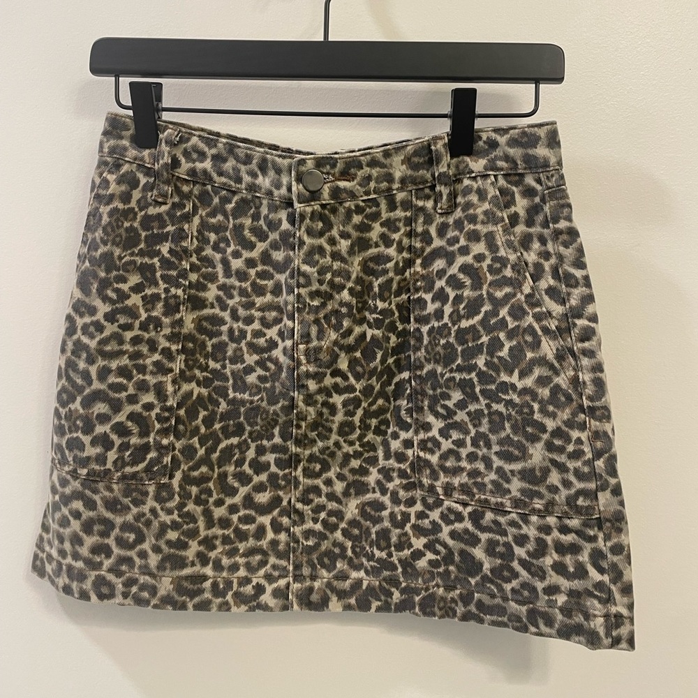 Leopard/cheetah print mini skirt